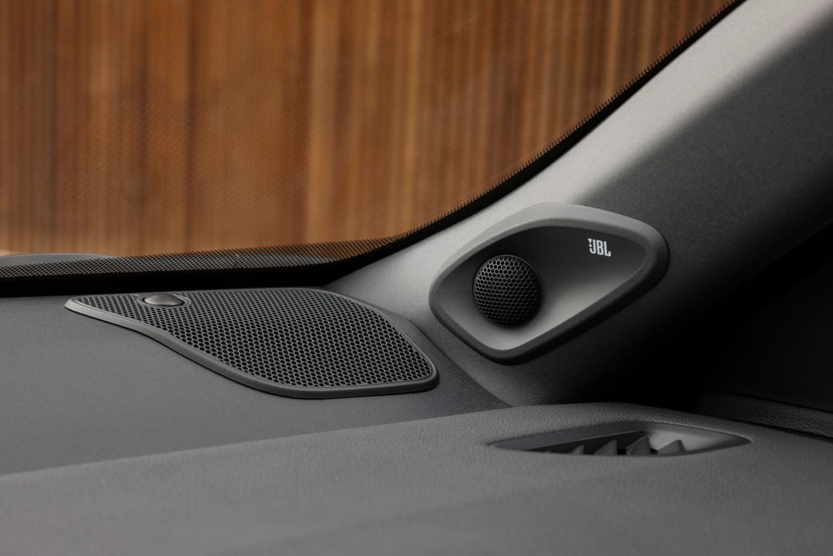 SMALL_yariscross_highgrade_preciousbronze_interior-07